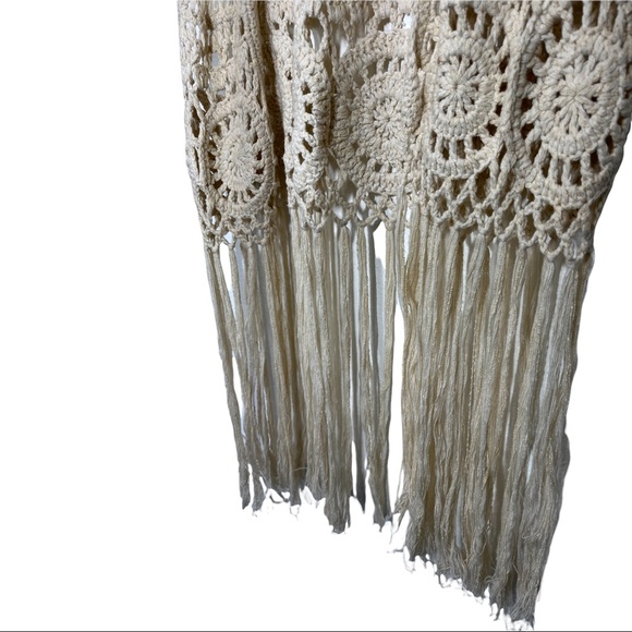 KENDALL AND KYLIE IVORY CROCHET BOHO FRINGED SLEEVELESS VEST - Picture 7 of 12